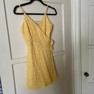 Hollister small wrap dress yellow